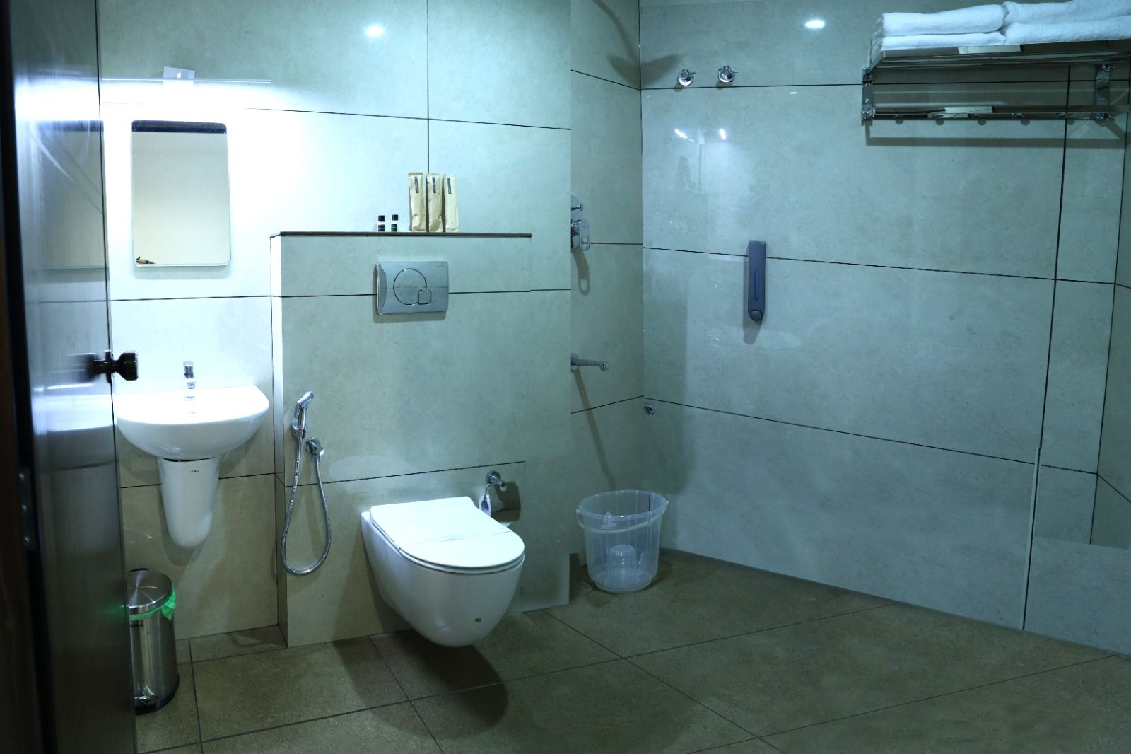 Mughal Suites Executive AC With Balcony 4