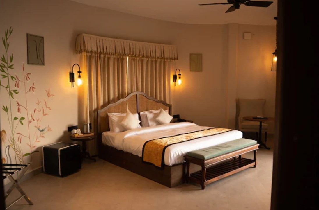 Lakefront Cottage Room