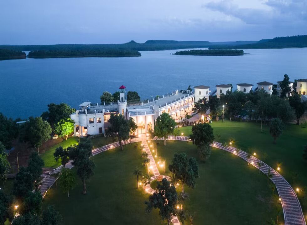 Narwar Lakefront Resort