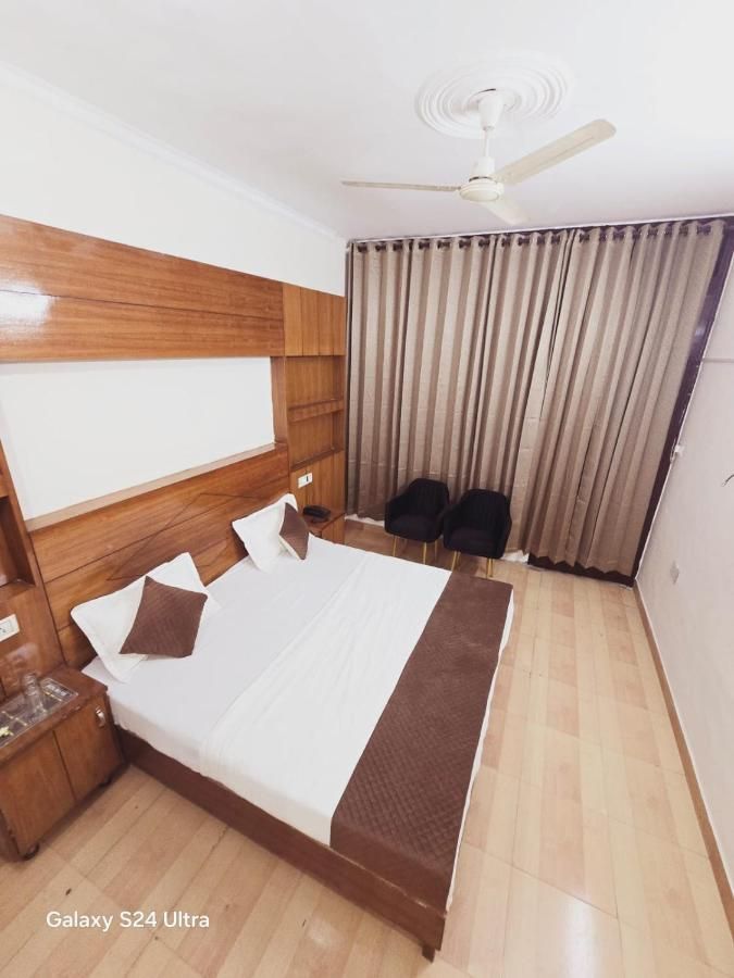 Mohali Hotel Deluxe A/C Room 6