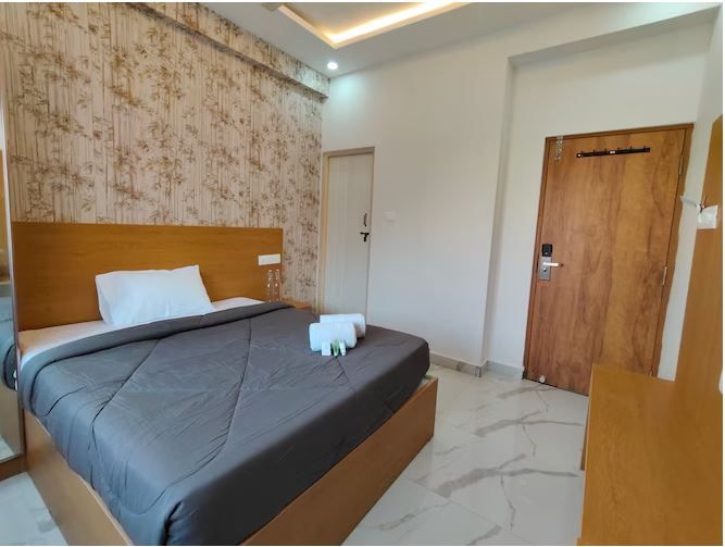 Z Express Aradhana Deluxe Queen 5