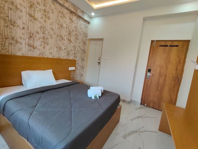 Z Express Aradhana Deluxe Queen 3