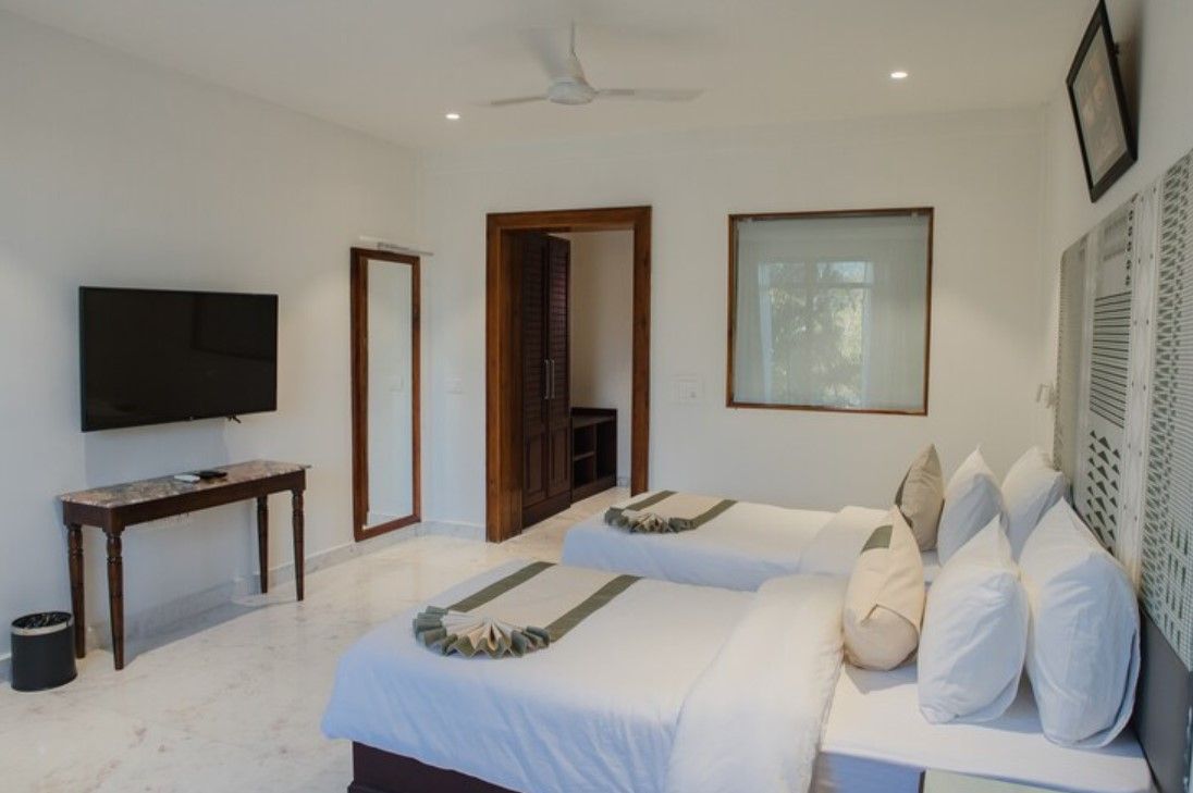 Noune Resort Deluxe Twin Room Lake View 4