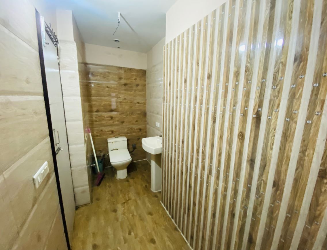 Hotel City Night Deluxe AC Room With Free Wi-Fi 3