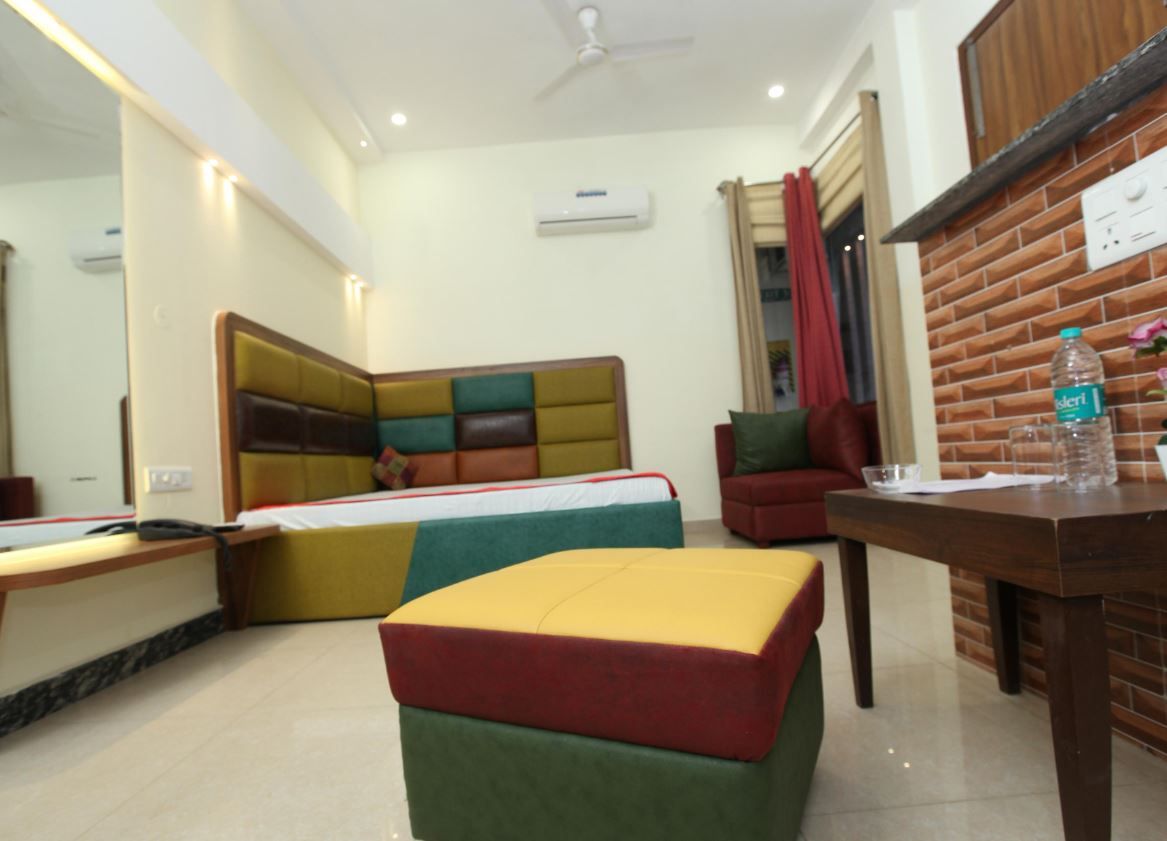 Hotel Sharan Square Deluxe Room 3