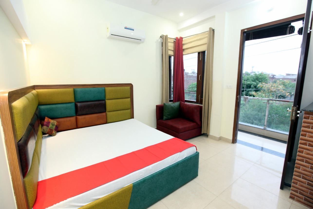 Hotel Sharan Square Deluxe Room 2