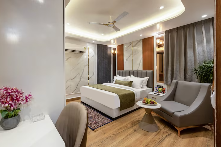 Hotel Aroma Suites @ Delhi Airport Deluxe King Bed Room with Free WI-FI 3