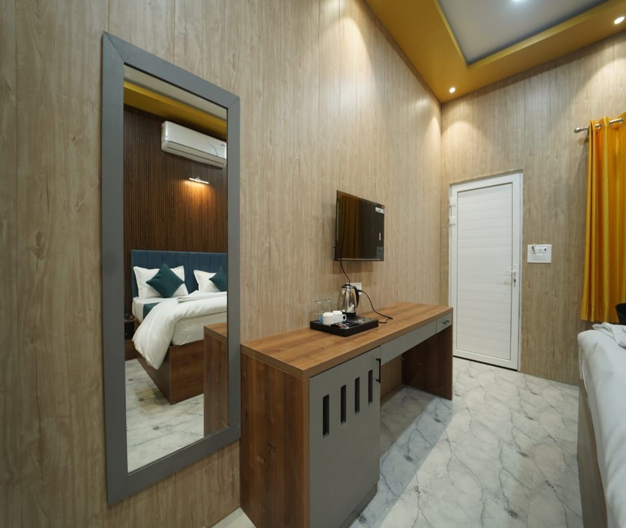 Brij Hari Villa Deluxe Cottage with Balcony 14