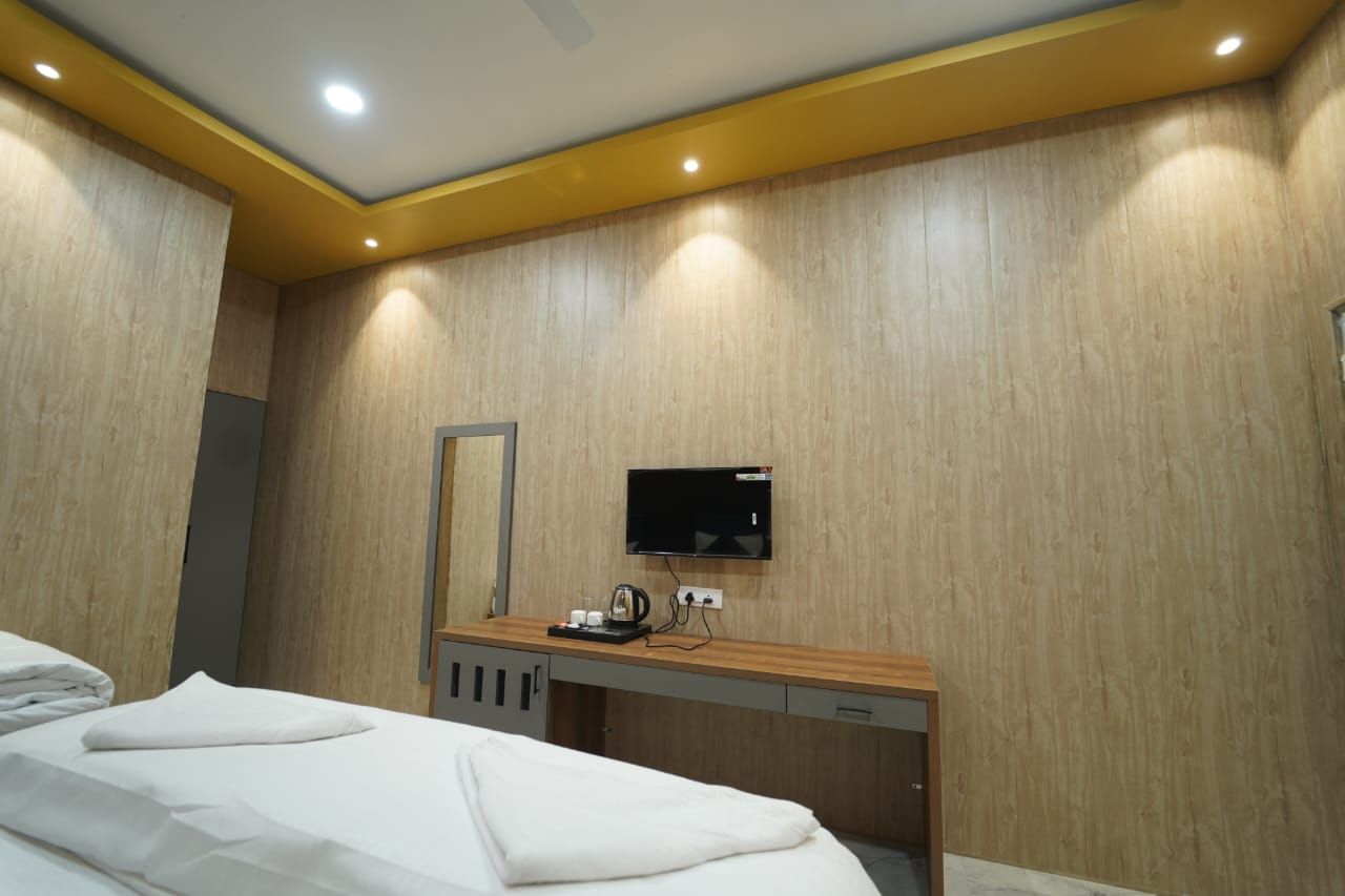 Brij Hari Villa Deluxe Cottage with Balcony 7