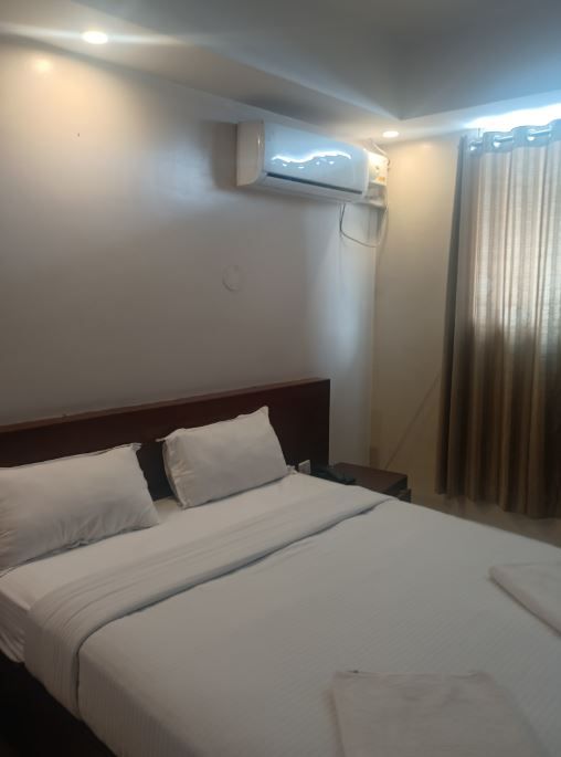 Green Wood Inn And Suites Standard 3