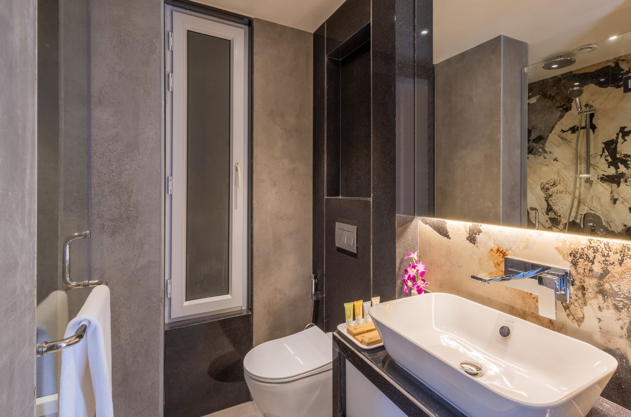 Suite with Queen Bed