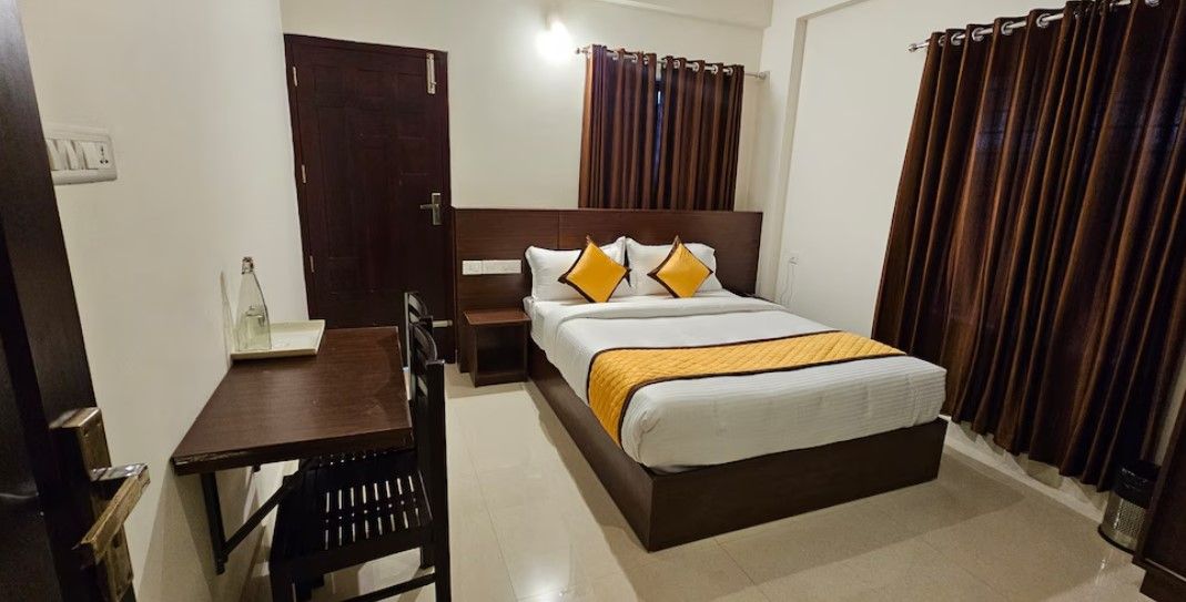 Blueway Residency Down Town Hotel Executive Queen Room AC