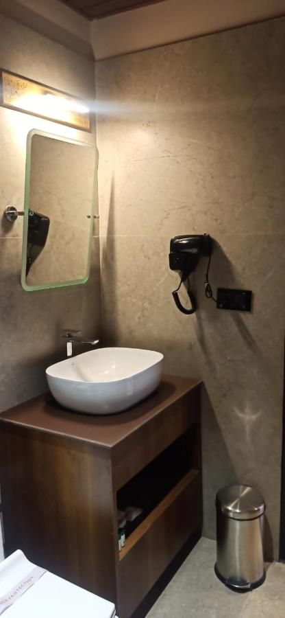 Gakhil Premium Suite