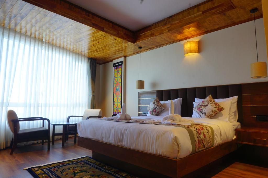 Gakhil Premium Attic