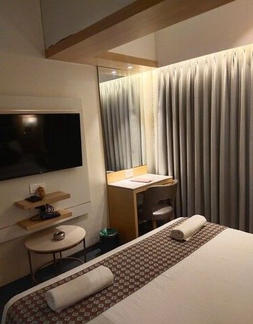 STANDARD SUITES ( 21 Years and above only )