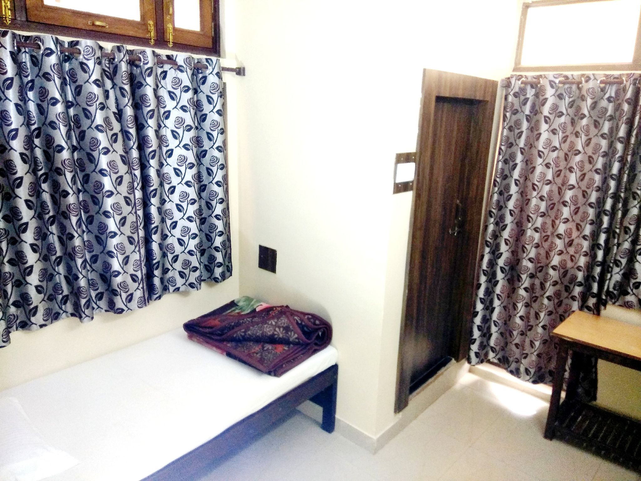 Hotel Shri Krishna AIR COOLED Non Ac STANDARD Room 17