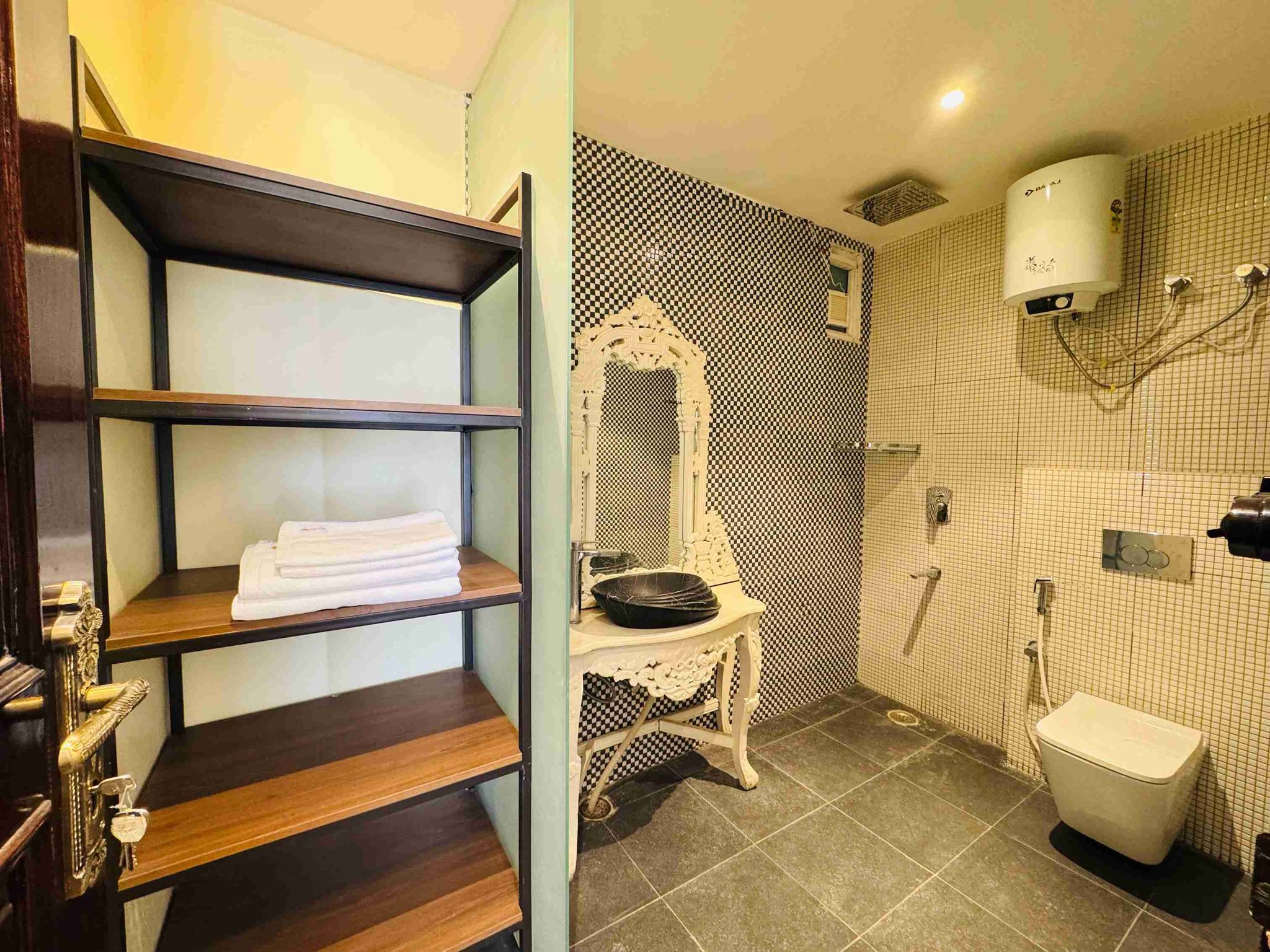 Club Suite with Balcony - Courtyard View 