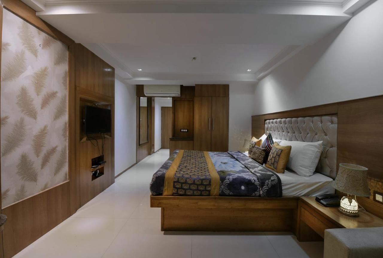 Hotel The Lotus Paradise Suite Room with City View 2