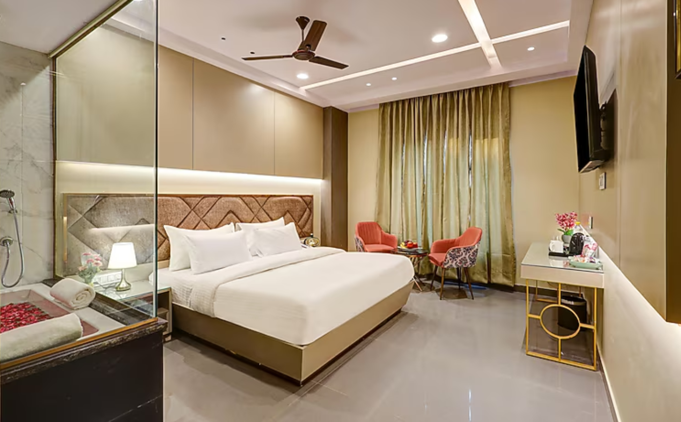 Suite with Jacuzzi Room