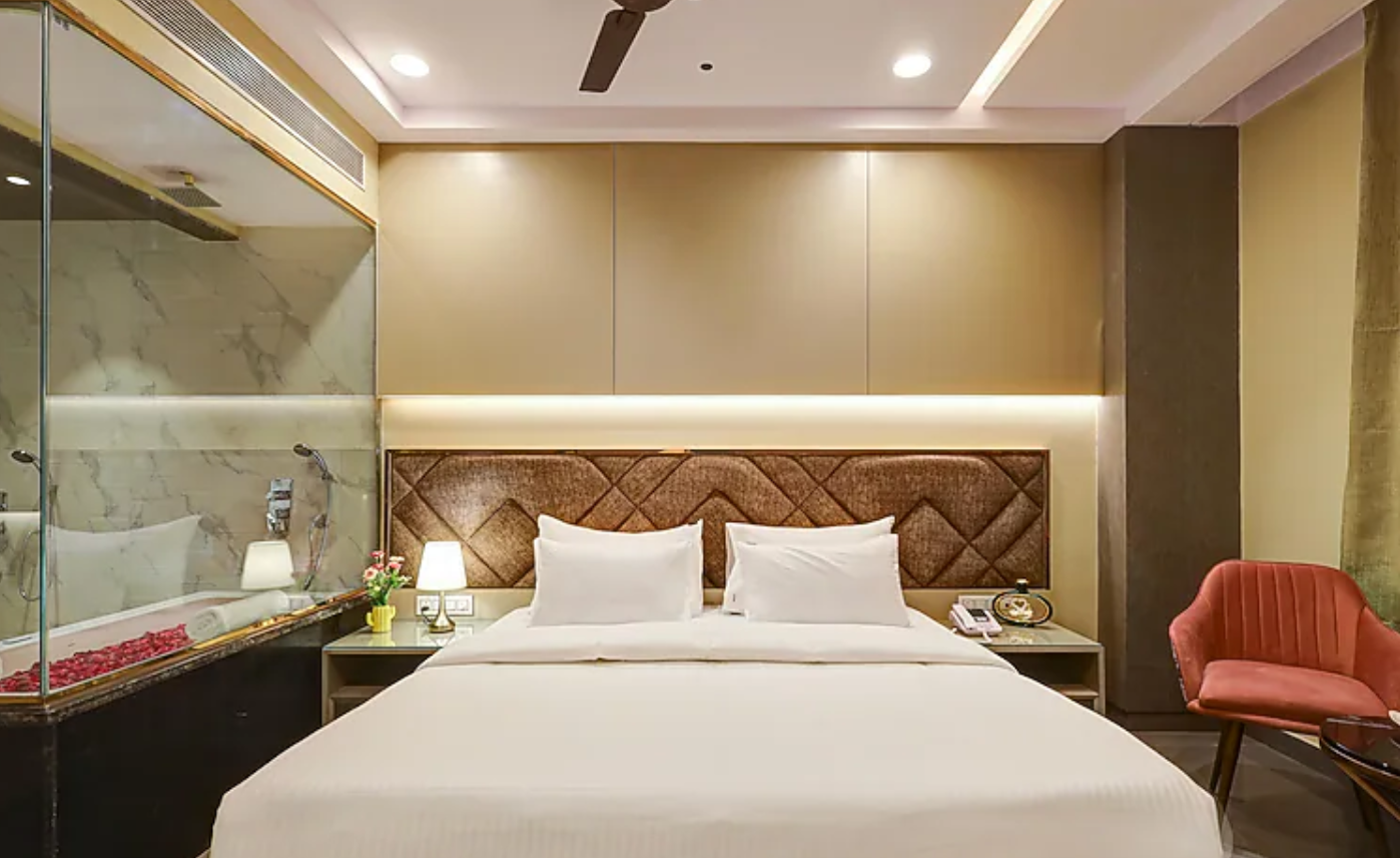 Suite with Jacuzzi Room