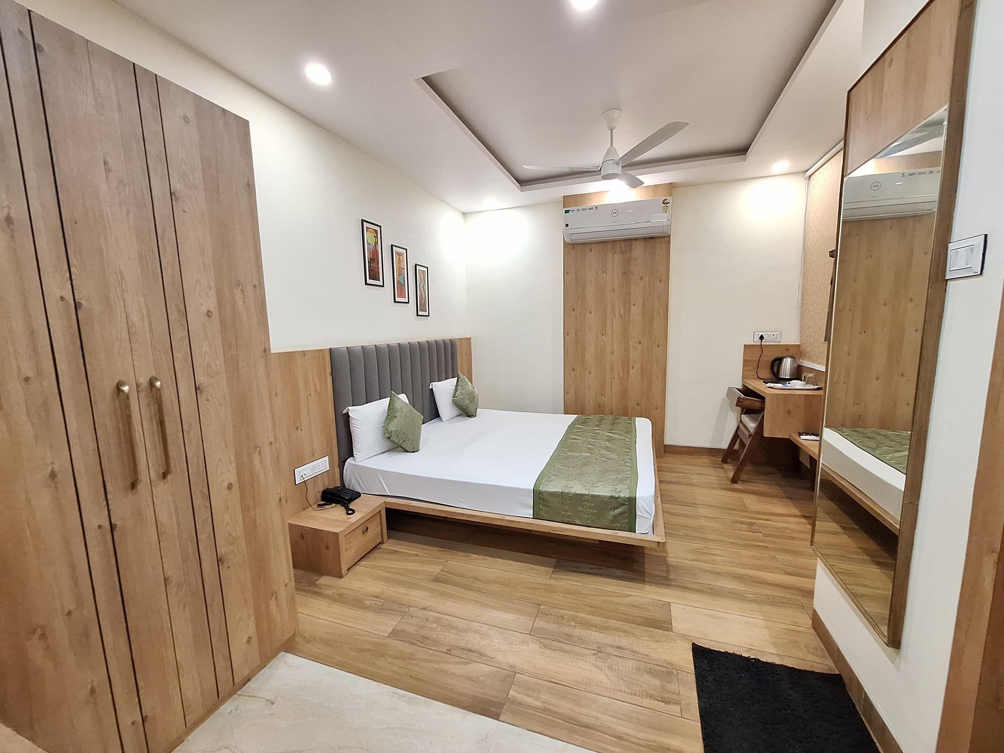 Hotel Krishna Pride Deluxe Room 3