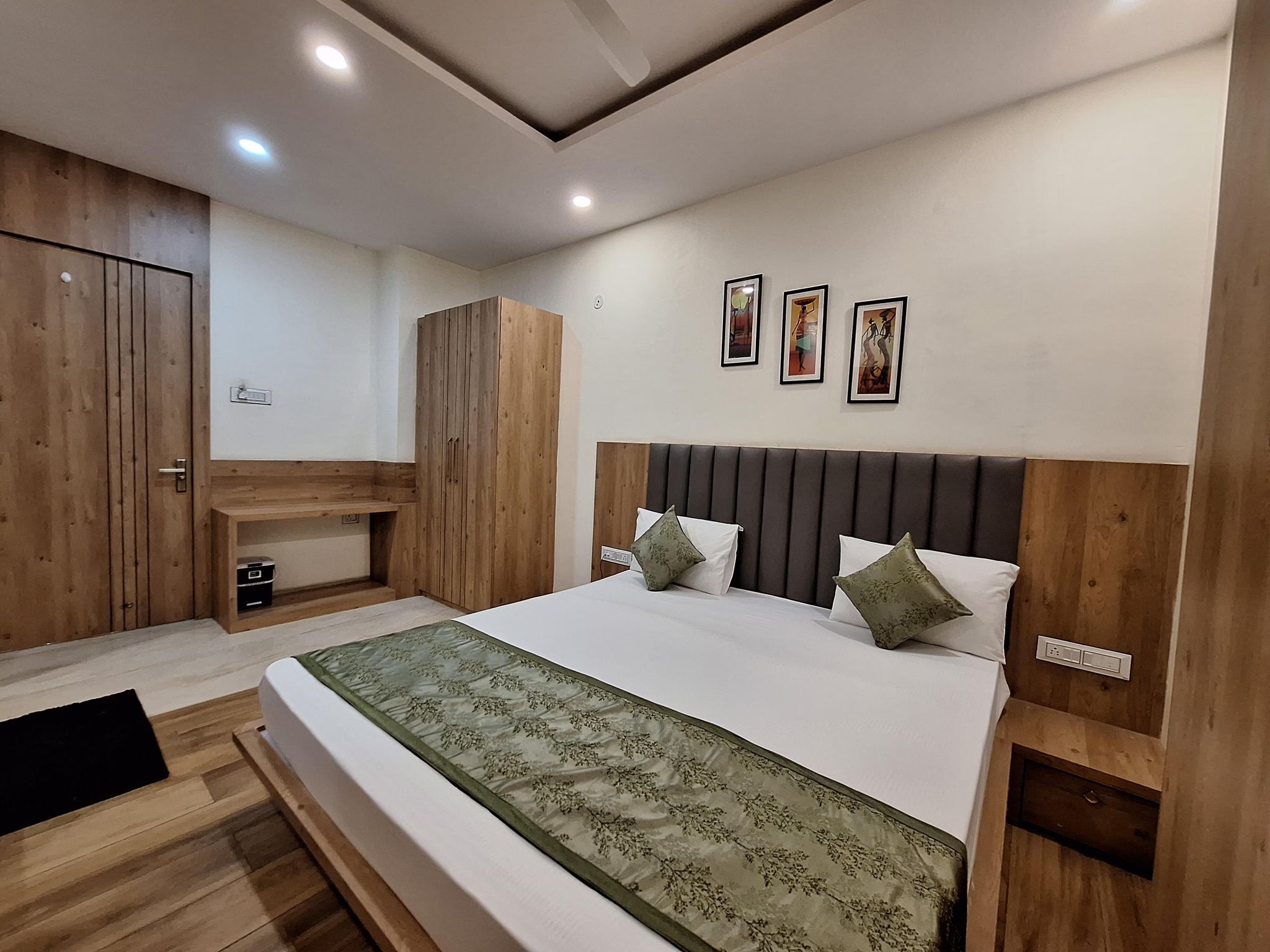 Hotel Krishna Pride Deluxe Room 2