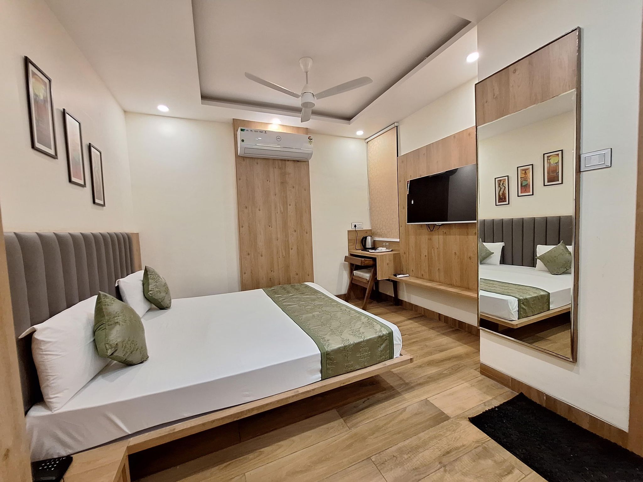 Hotel Krishna Pride Deluxe Room
