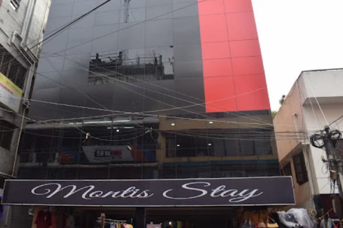 Montis Stay