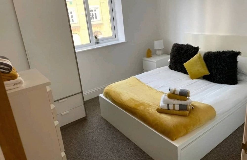 City Centre Duplex Sleeps 4 H55