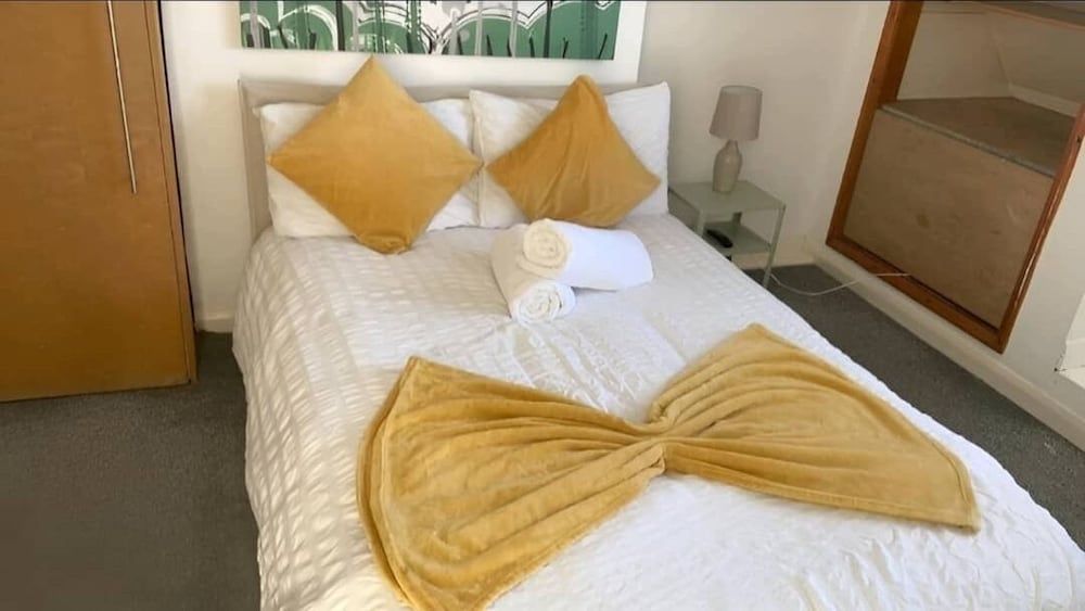City Centre Duplex Sleeps 4 H55