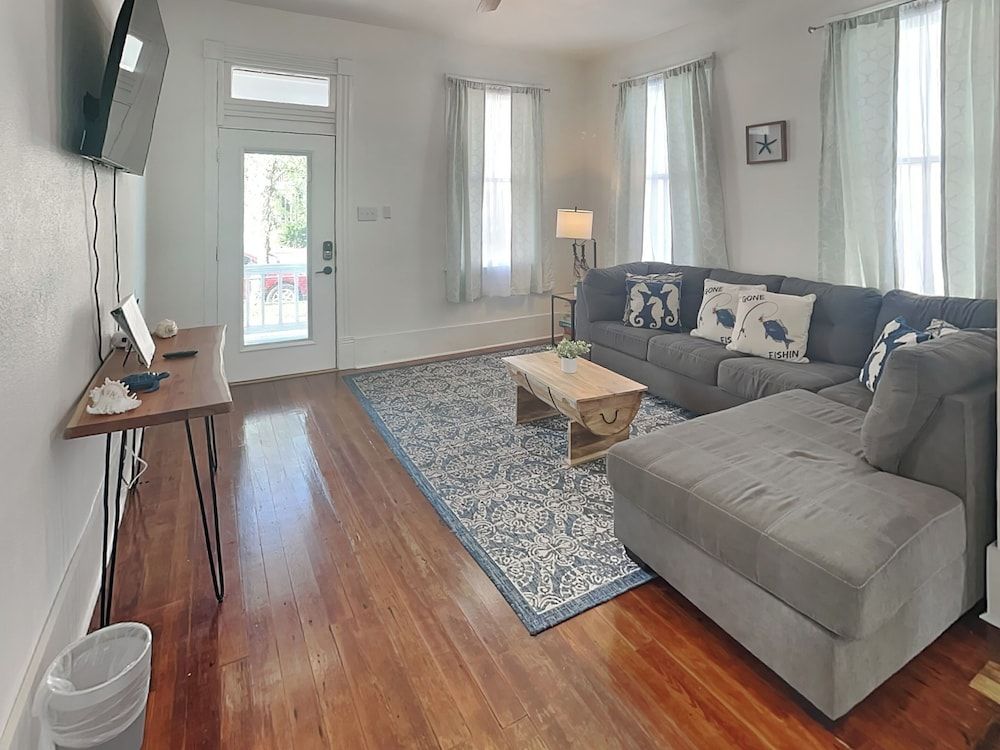 House (2 Bedrooms)