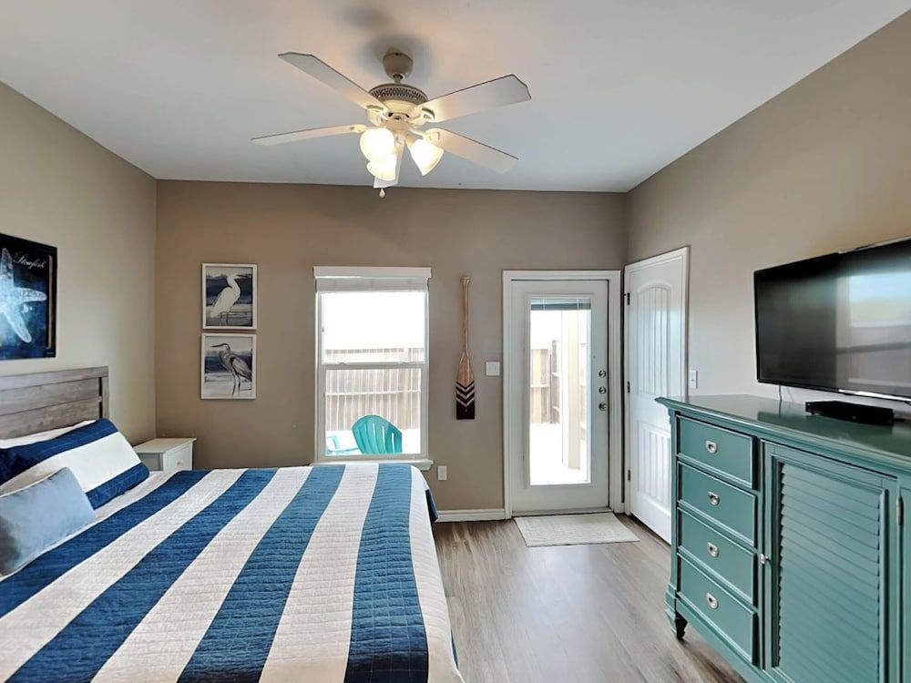 Studio (2 Bedrooms)