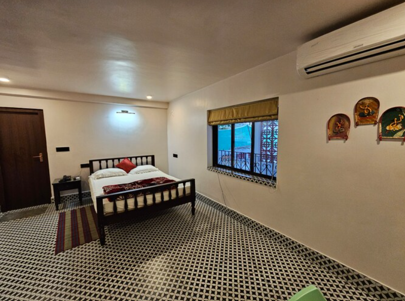 Santiniketan Retreat Ghore Bahire Cottage 2 with View