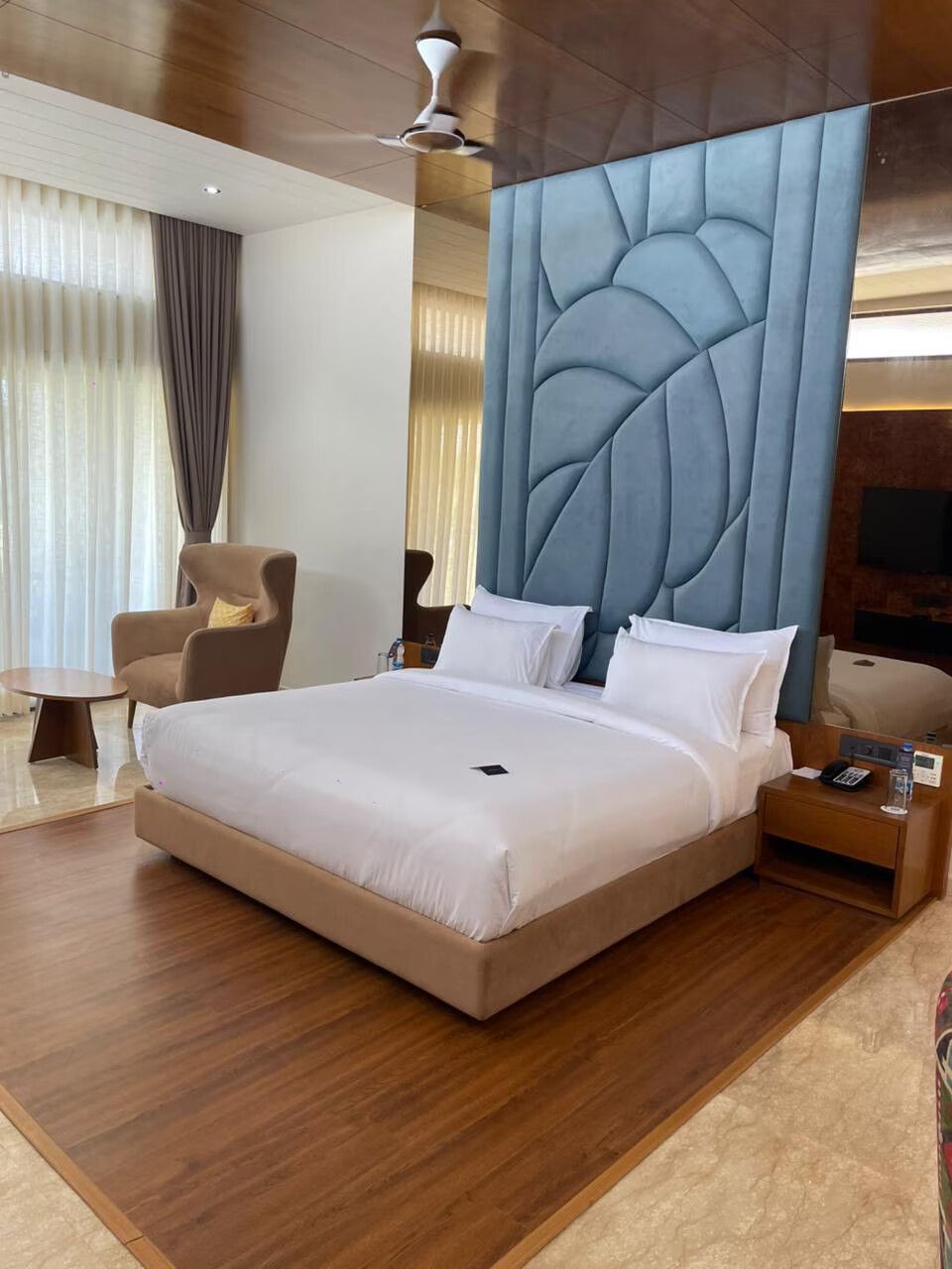 Deluxe villa with Lake view room