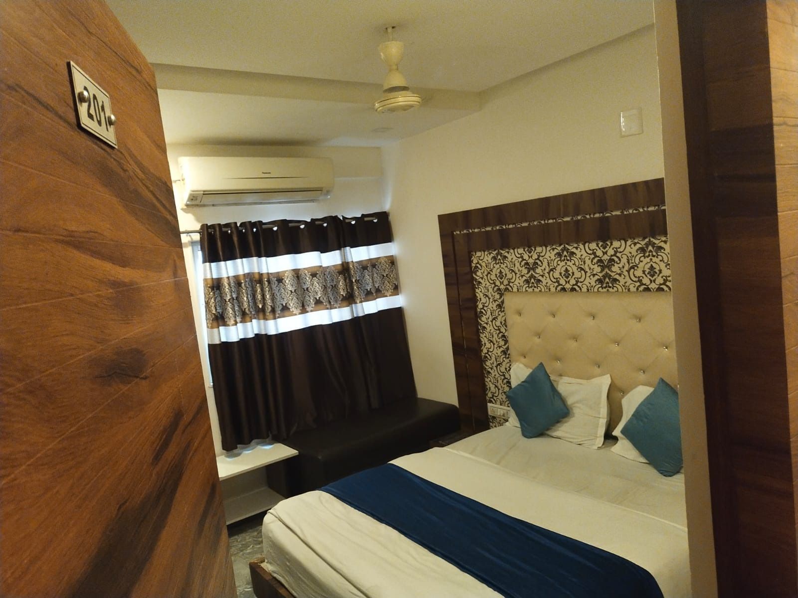 Deluxe AC Room