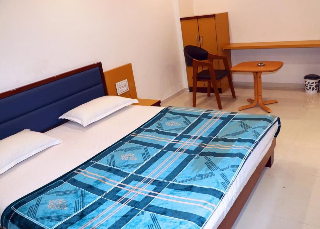 Hotel Aura, Bhavnagar Deluxe Double Bed Room 4