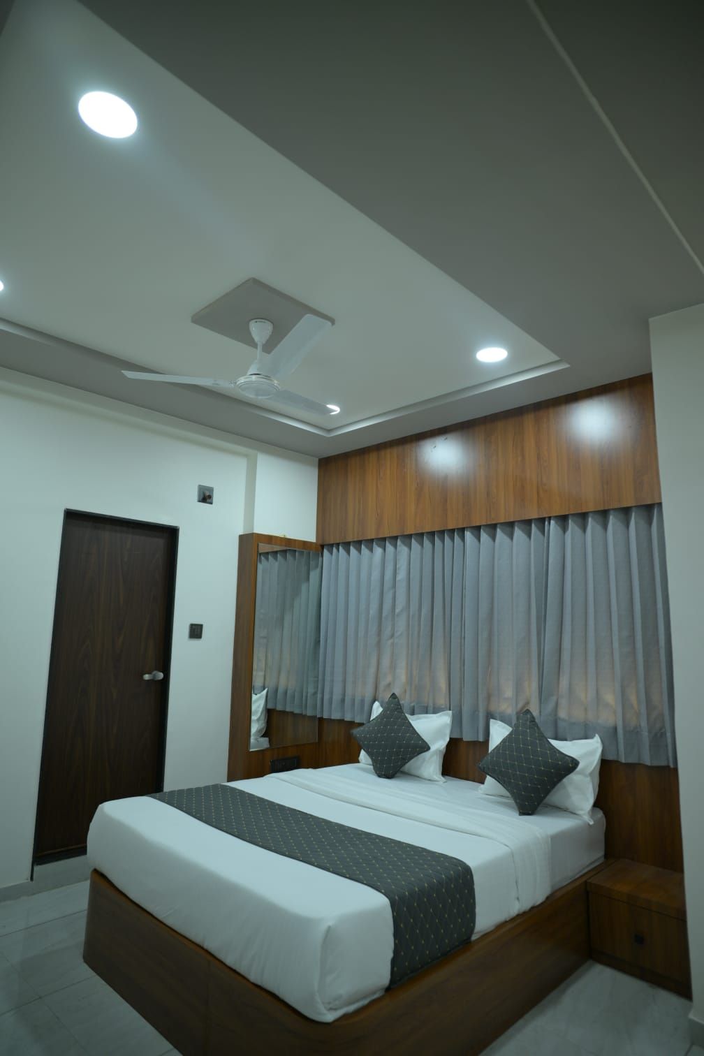 Hotel Aagman Silver Room 2