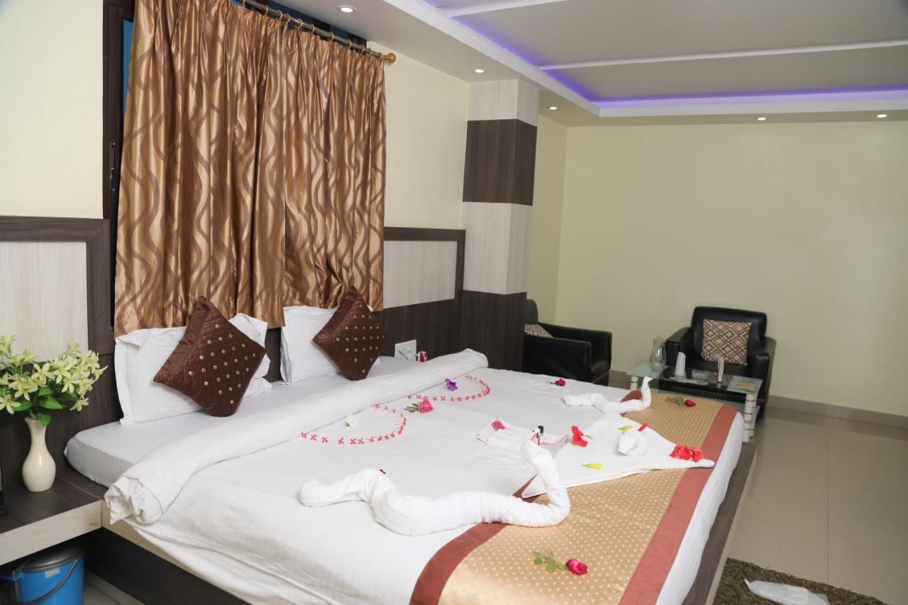 Hotel Vaishnavi Heights Signature Suite Room