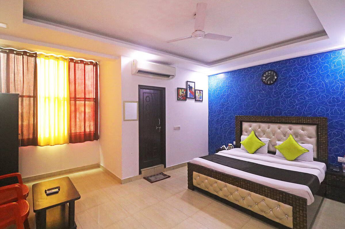 Hotel Ashoka Palace near IGI Airport New Delhi Deluxe Room 4