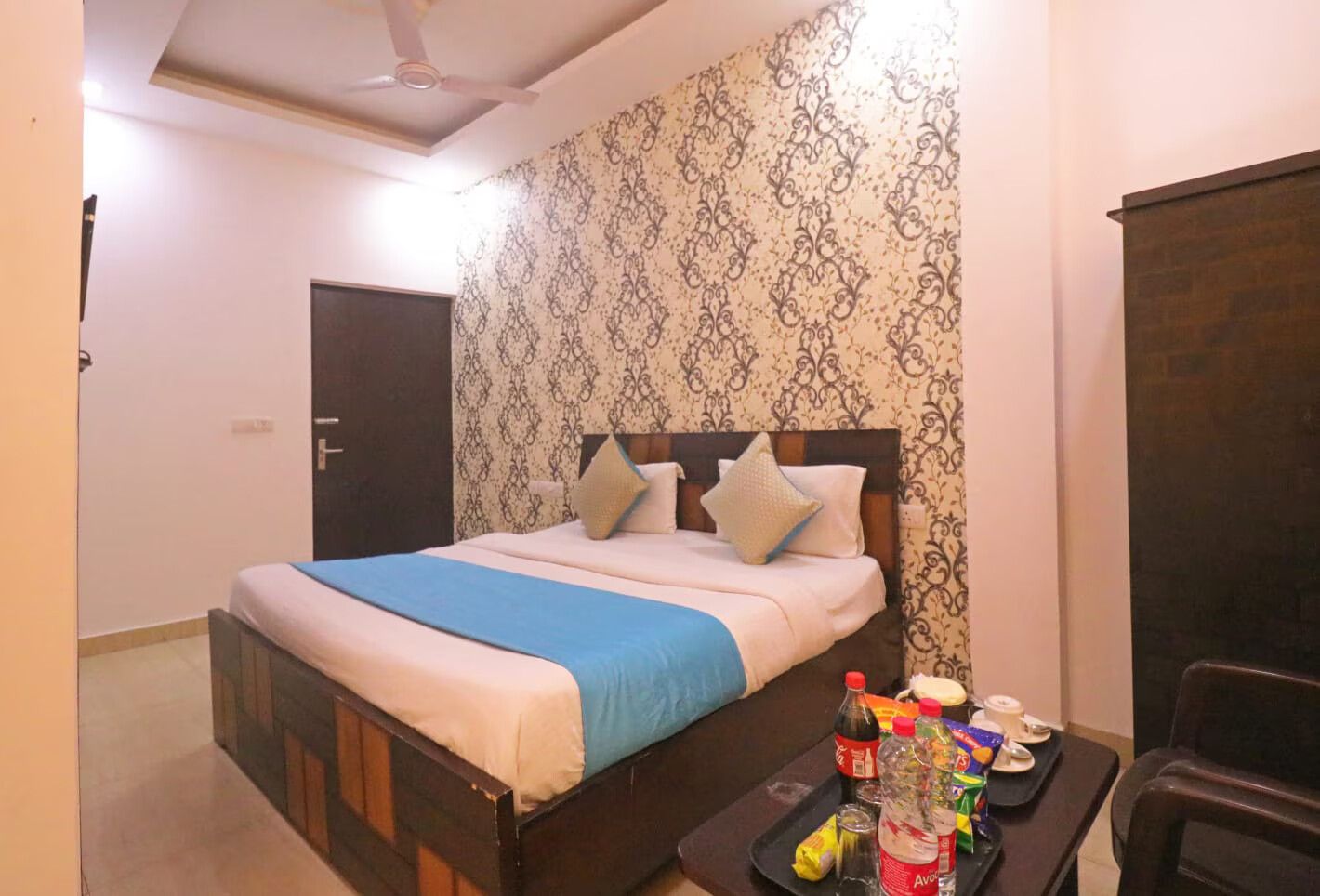 Hotel Ashoka Palace near IGI Airport New Delhi Deluxe Room 3