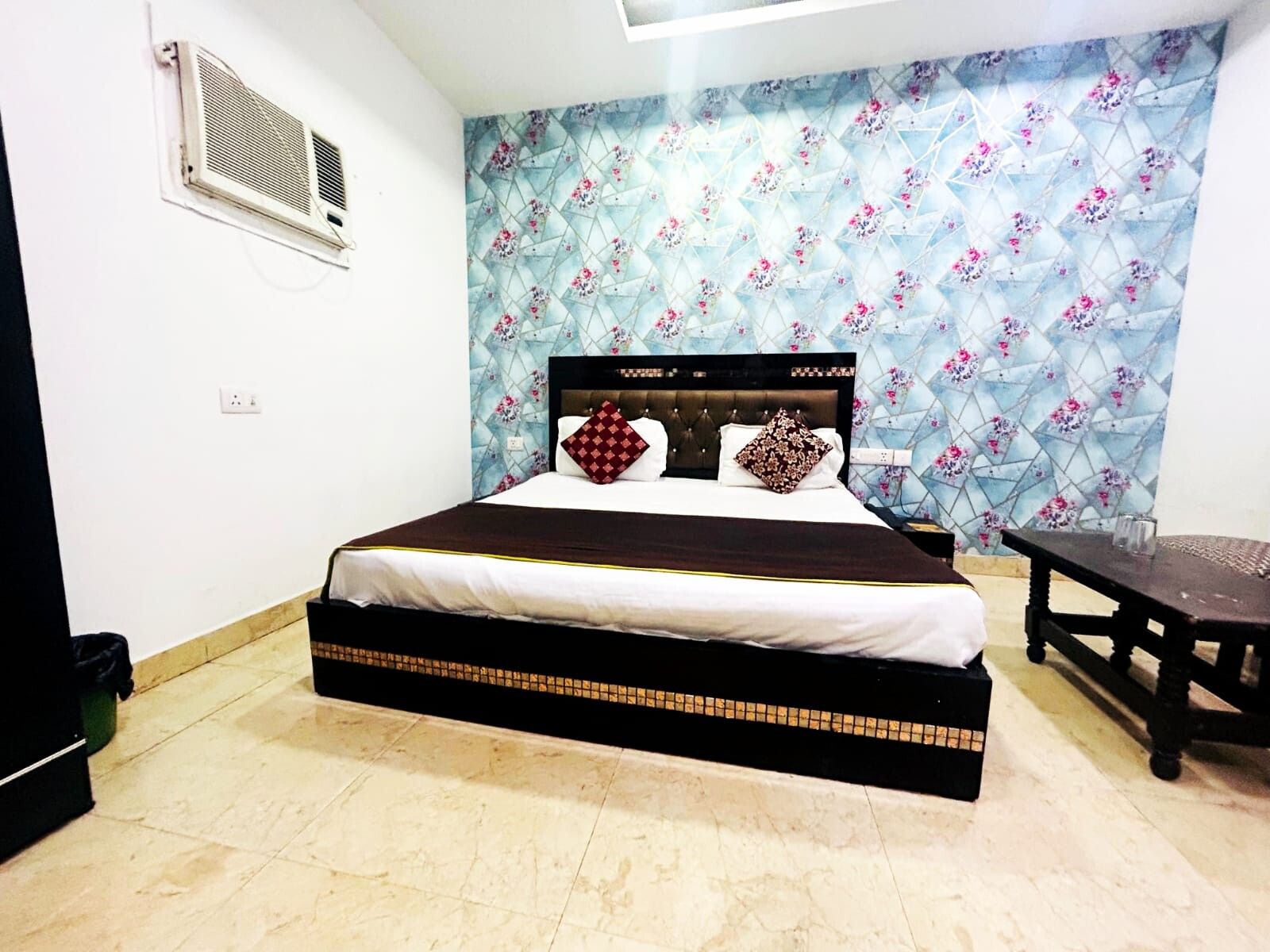 Hotel Ashoka Palace near IGI Airport New Delhi Deluxe Room 2