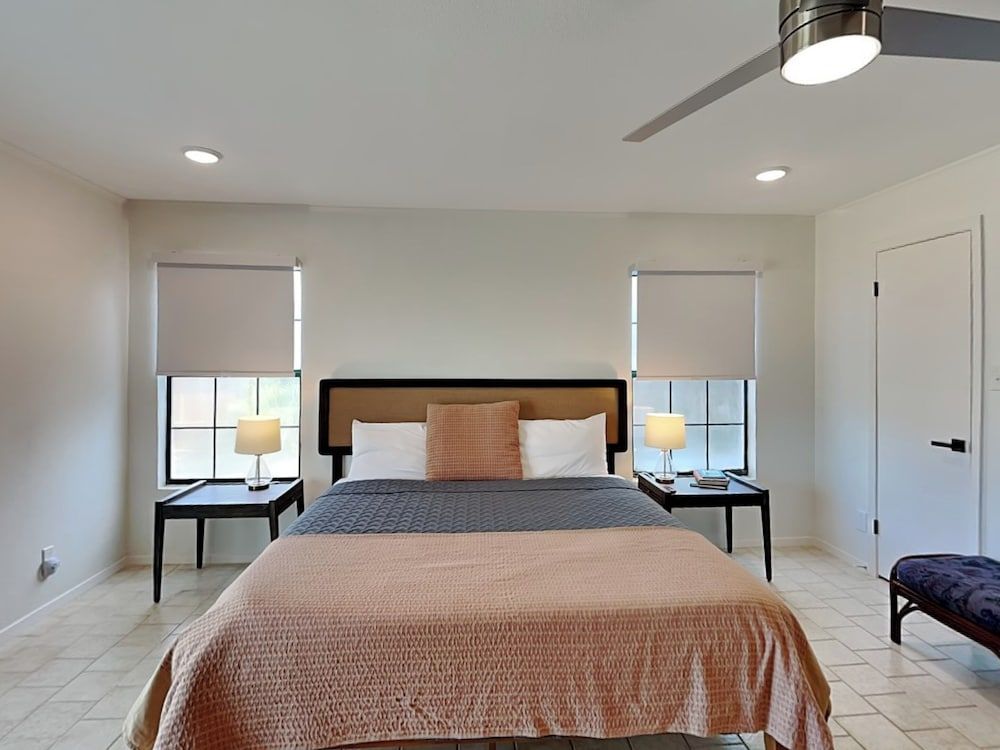 House (4 Bedrooms)