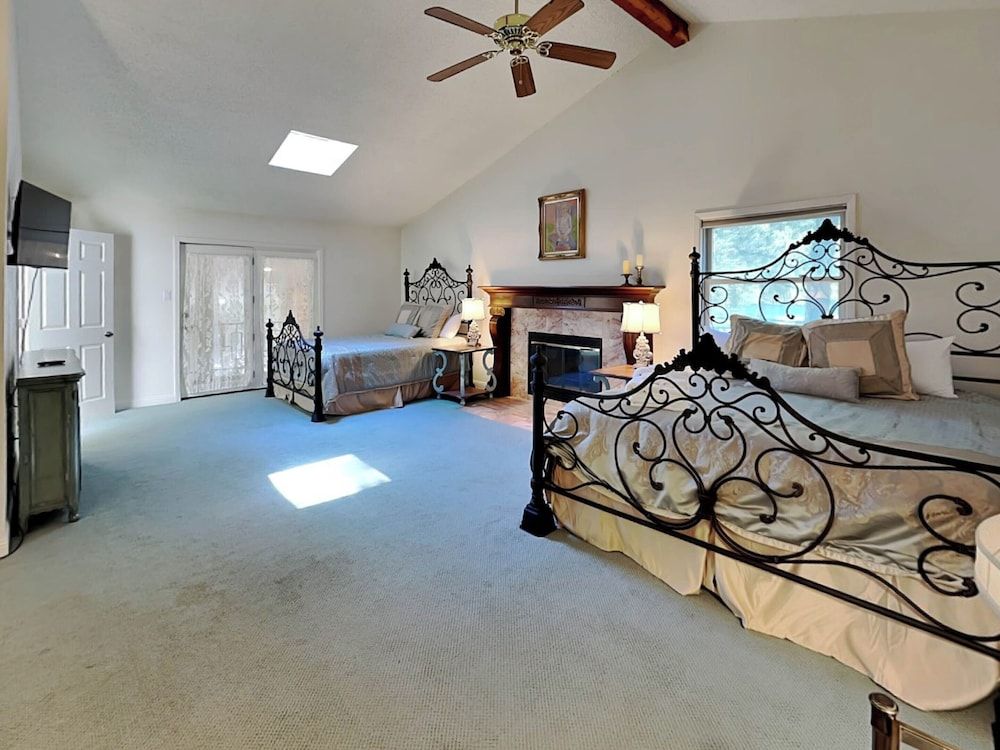 House (4 Bedrooms)