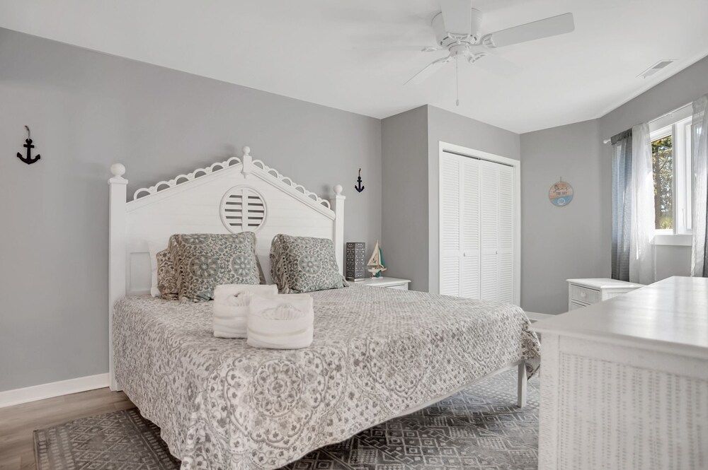House, Multiple Beds, Pool Access, Garden View (8 Windjammer Court)