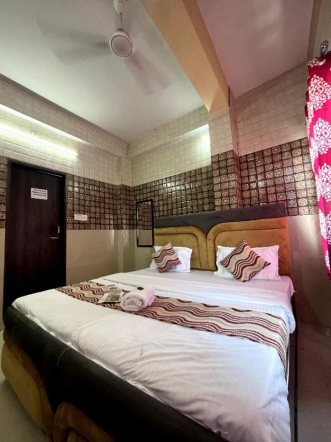 Chitrakoot Hotels And Restaurant Super Deluxe Room 3