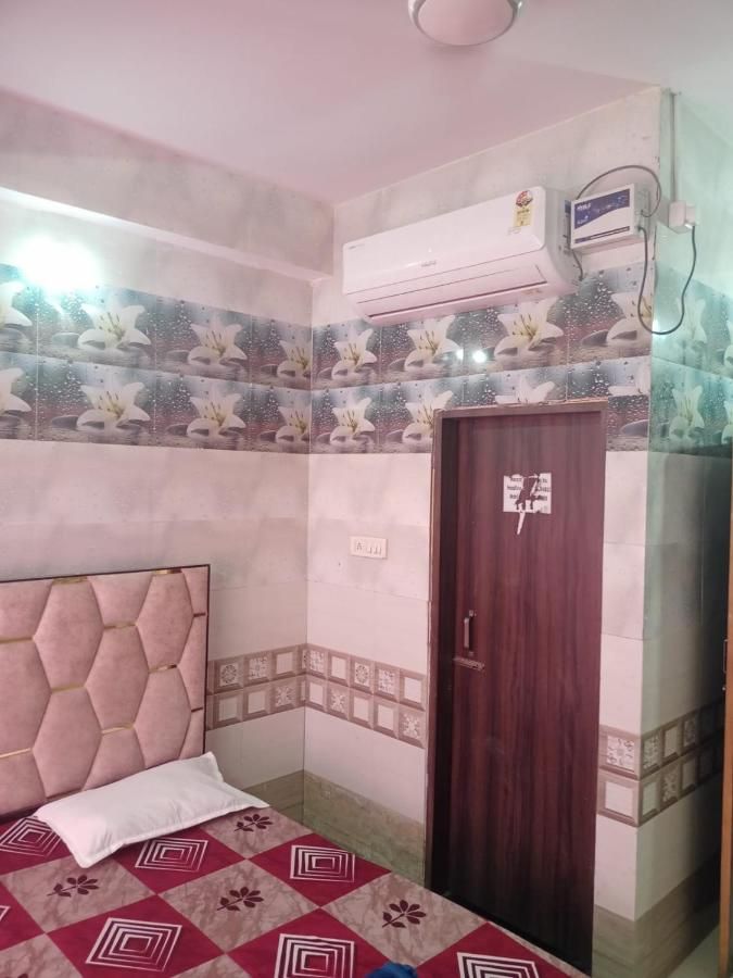 Chitrakoot Hotels And Restaurant Deluxe Room 4