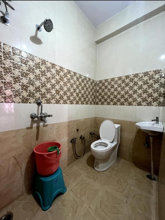 Chitrakoot Hotels And Restaurant Deluxe Room 11
