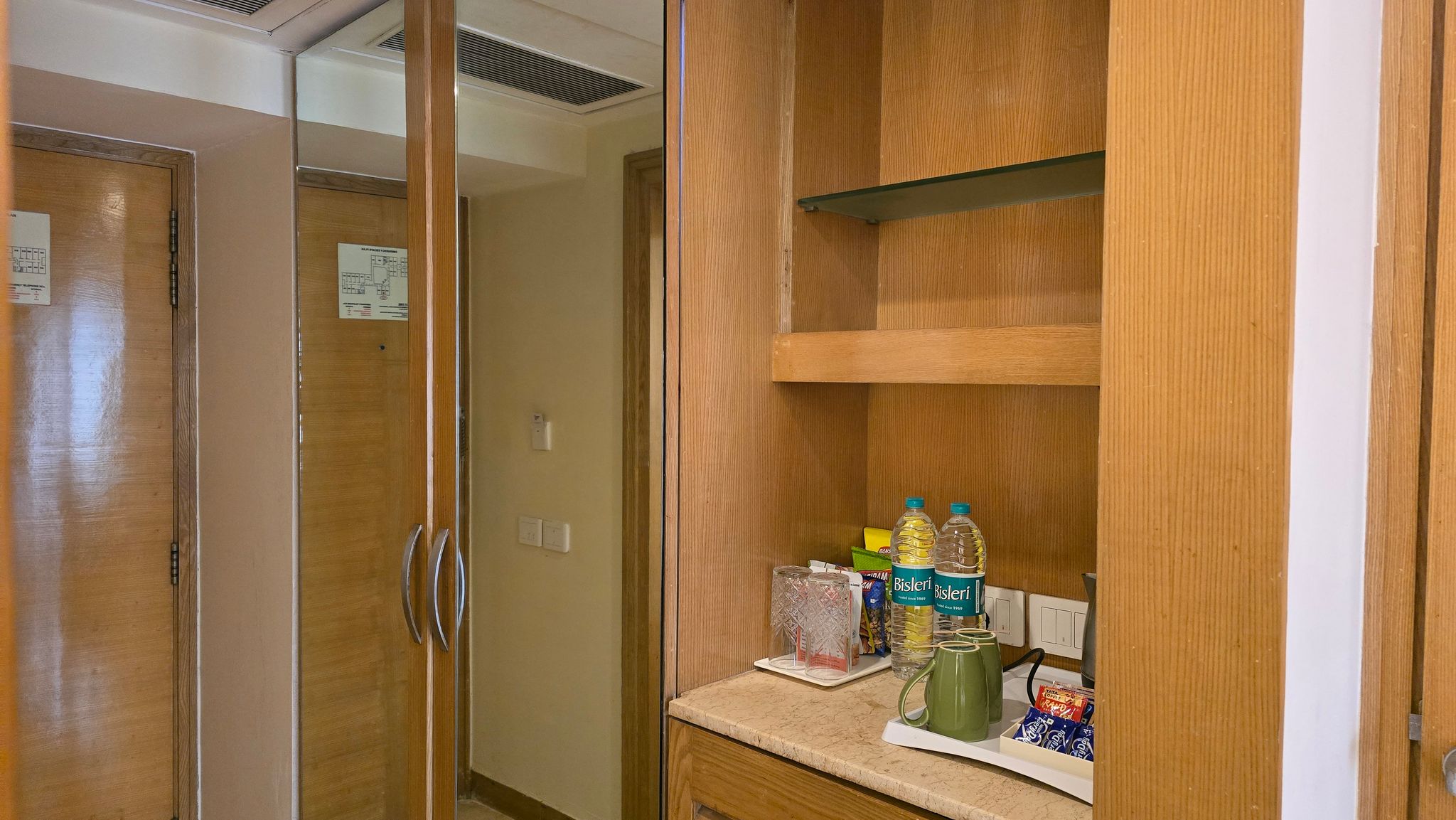 Pride Plaza Hotel Ahmedabad Deluxe Twin Room 3