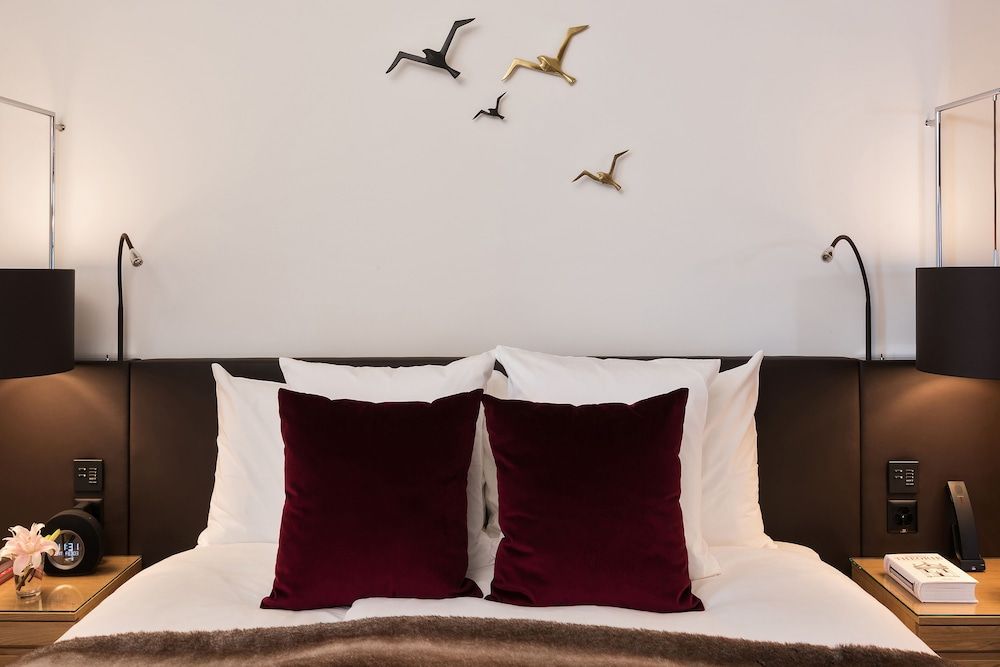 Heritage Lake view Prestige Suite with Spa Access