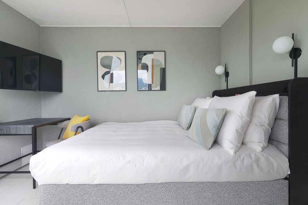 Medium Studio, Kitchenette, Balcony